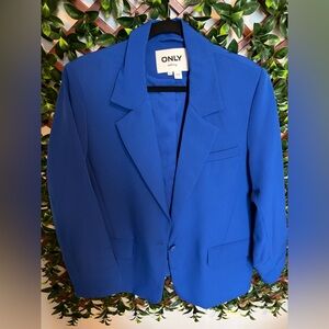 ONLY woman Blue Blazer size 42 (XL)
PTP 24
Length 27